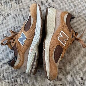 New Balance 2022R Tan and Brown Sneakers